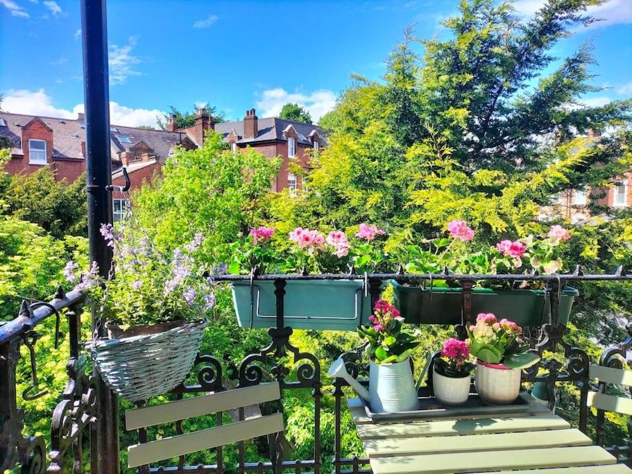 Charming London With Balcony Apartment Exterior foto